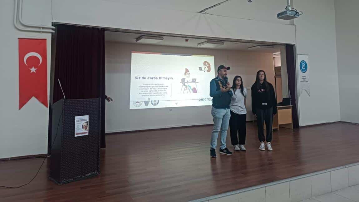 Okulumuzda Emniyet Müdürlüğümüz Tarafından Siber Suçlarla İlgili Seminer Verildi.